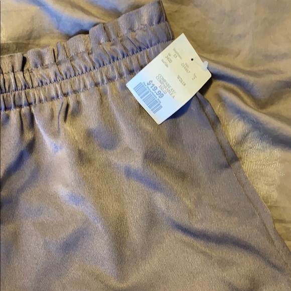 Satin short shorts with bows in each side - Picture 2 of 4